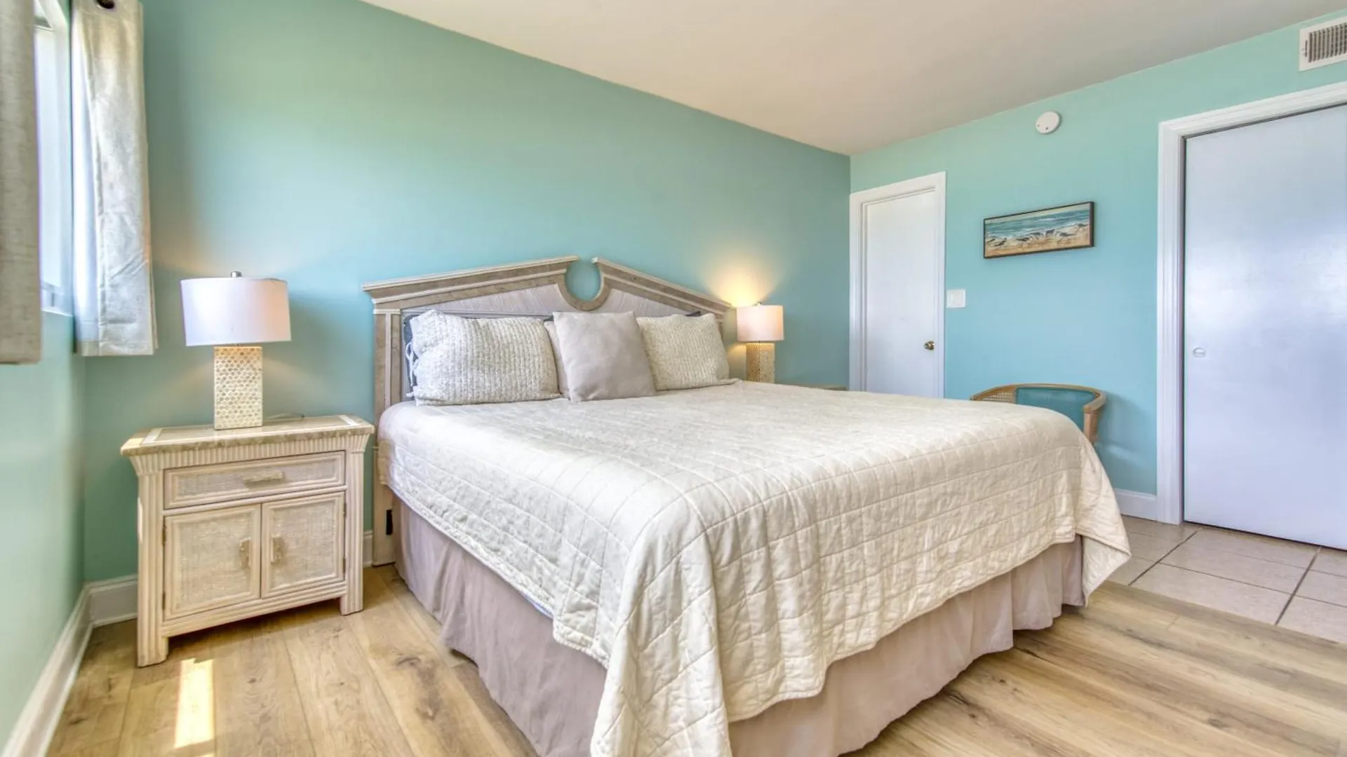 Beach House Condominiums D104 - Beachfront With Pool, Wifi, & Beach Service Destin