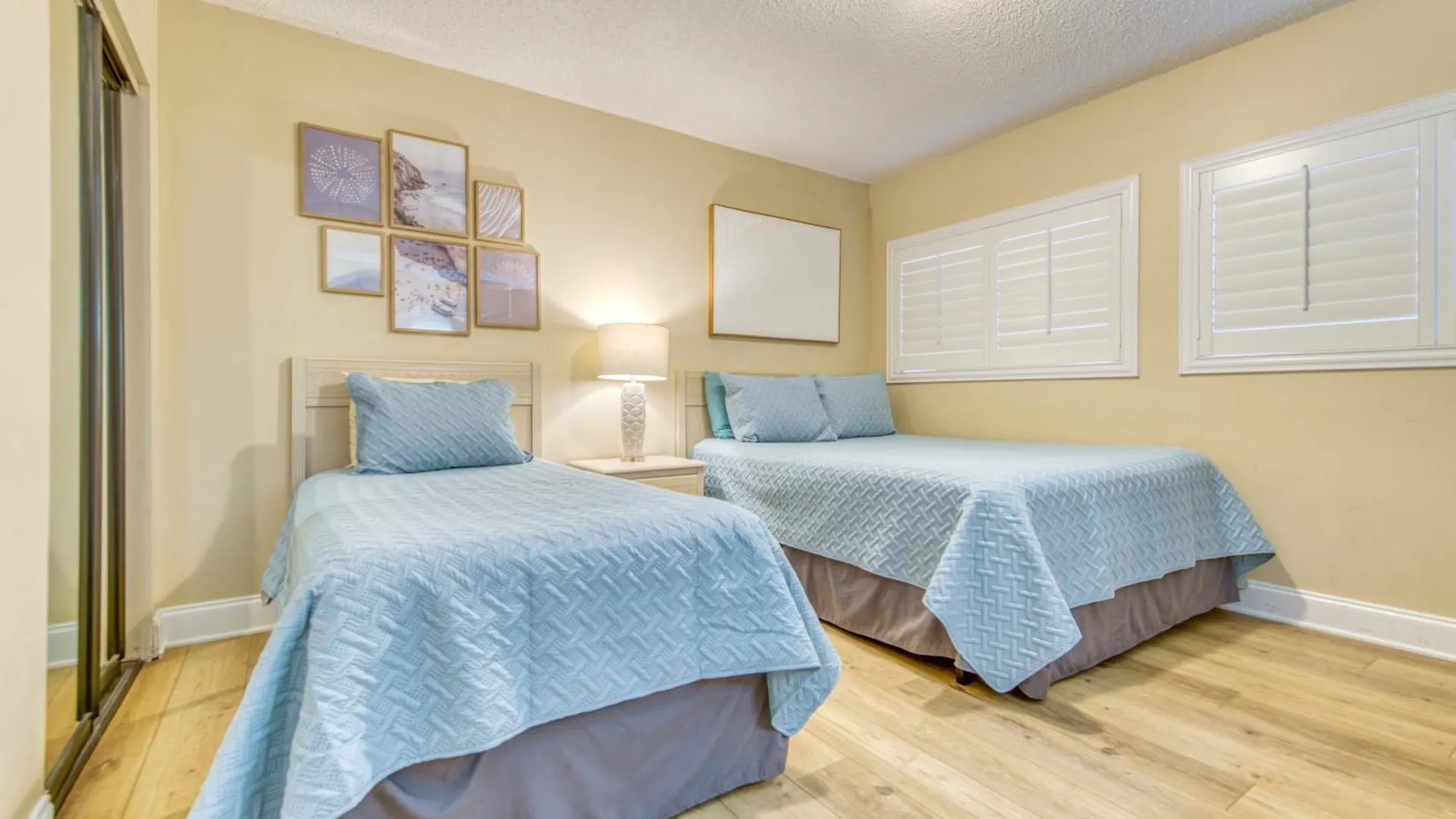 Apartment Beach House Condominiums D104 - Beachfront With Pool, Wifi, & Beach Service Destin