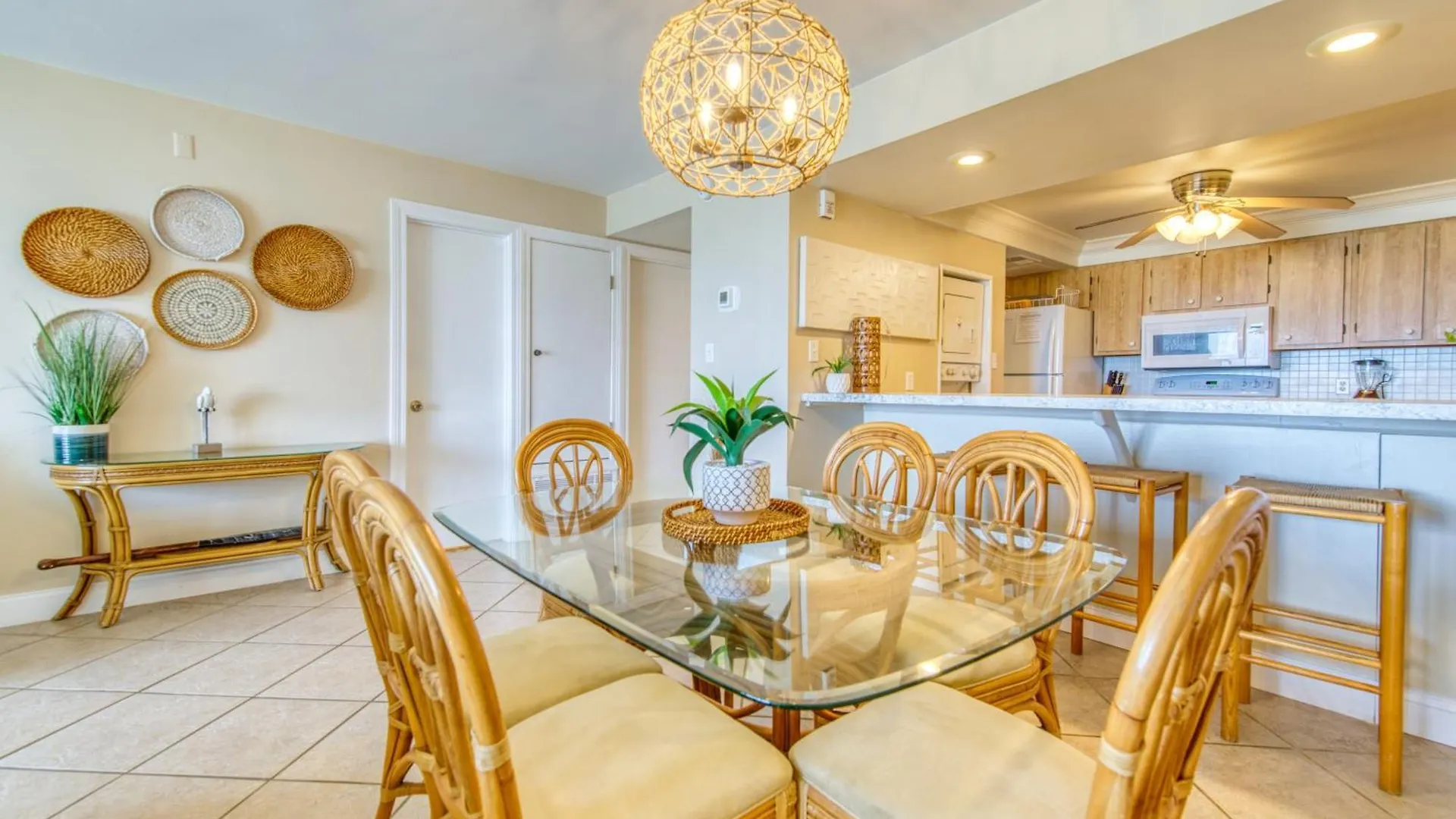 Beach House Condominiums D104 - Beachfront With Pool, Wifi, & Beach Service Destin 0*,