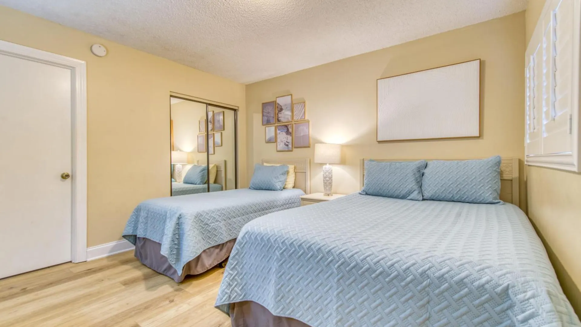 Beach House Condominiums D104 - Beachfront With Pool, Wifi, & Beach Service Destin United States