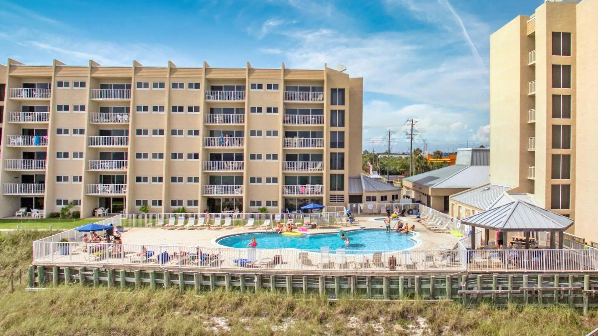 Beach House Condominiums D104 - Beachfront With Pool, Wifi, & Beach Service Destin