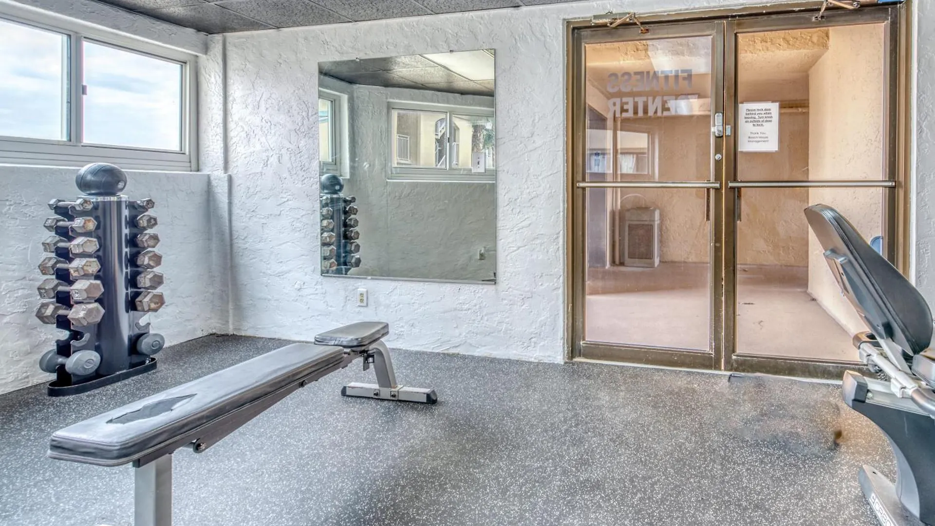 Beach House Condominiums D104 - Beachfront With Pool, Wifi, & Beach Service Destin Apartment