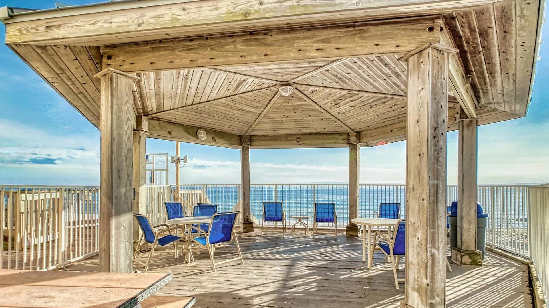 Beach House Condominiums D104 - Beachfront With Pool, Wifi, & Beach Service Destin 0*,