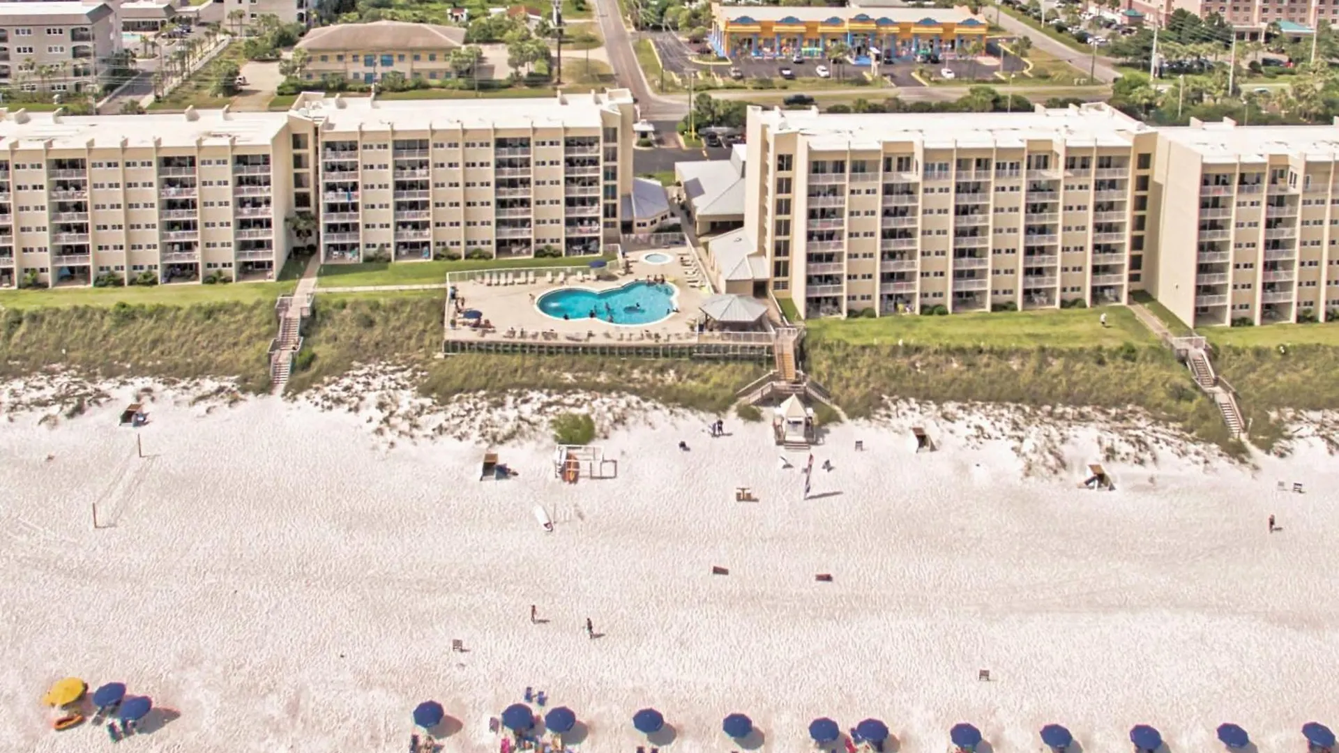 Beach House Condominiums D104 - Beachfront With Pool, Wifi, & Beach Service Destin Apartment